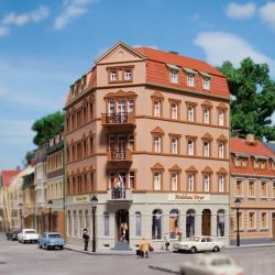 TT - rohový dům na trhu 1